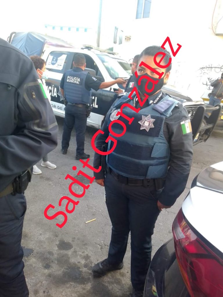 Arrestan a policía municipal por atropellar a joven con la patrulla