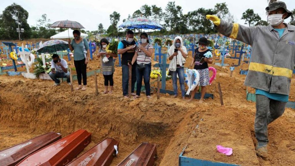Brasil registra 18.479 casos de COVID-19 en 24 horas