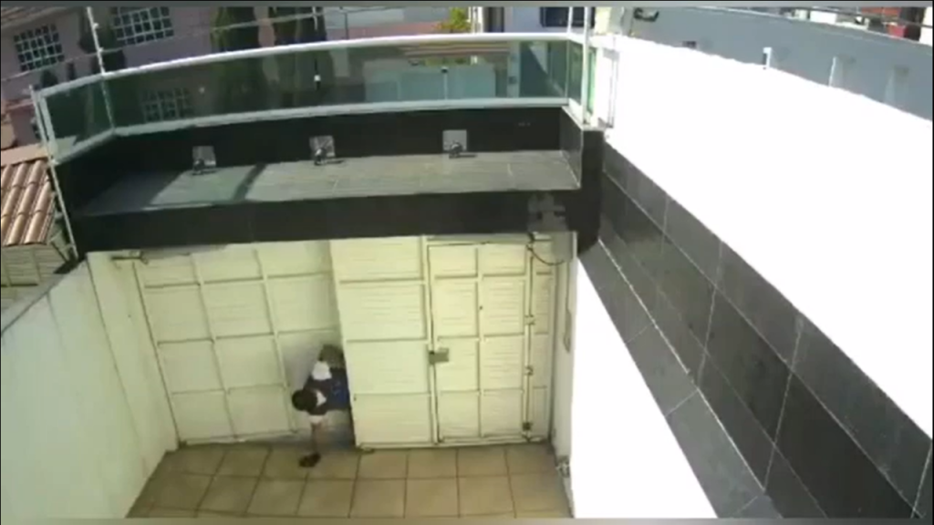 Video desde Puebla: Momento en el que hombres ingresan a una vivienda ubicada en Rincón de Arboledas