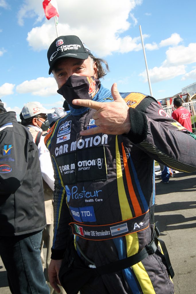 Abandona “Che” Fernández en Puebla por falla con radiador de su auto