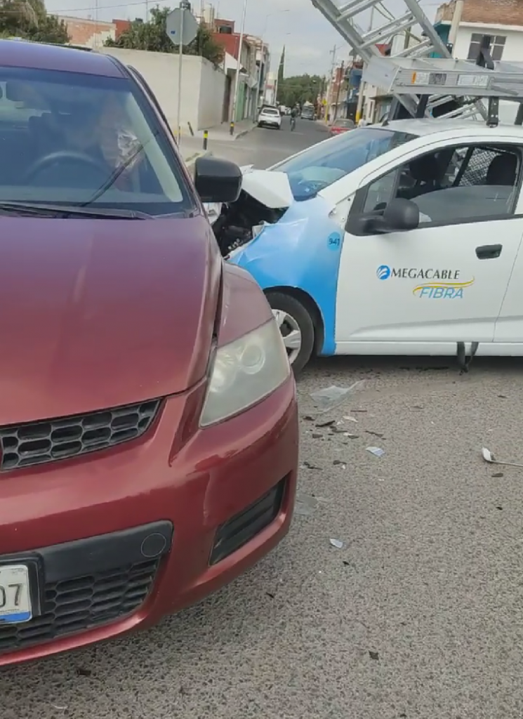 Se registro fuerte choque en colonia La Roma a un costado de la Técnica 56