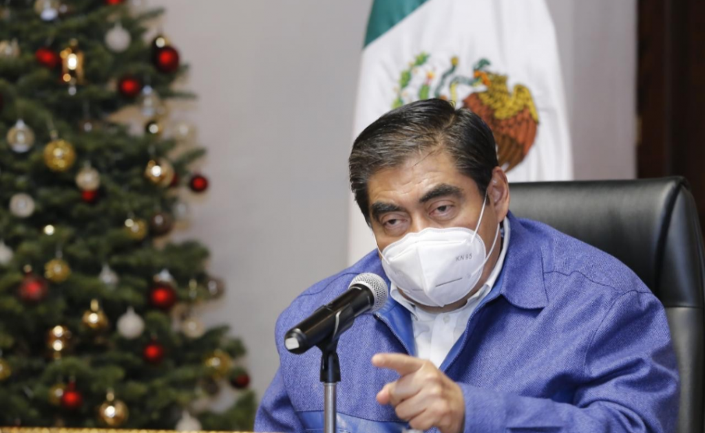 Gobernador Barbosa criticó la negligencia médica en el Hospital de la Mujer de Tehuacán con una embarazada