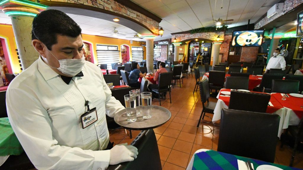 Los Ingresos Totales reales por Suministro de Bienes y Servicios Privados no Financieros crecieron 3.3%