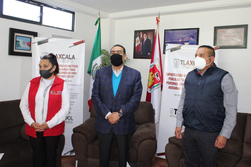 Capacita SEPOL a servidores públicos sobre accesibilidad para personas con discapacidad.