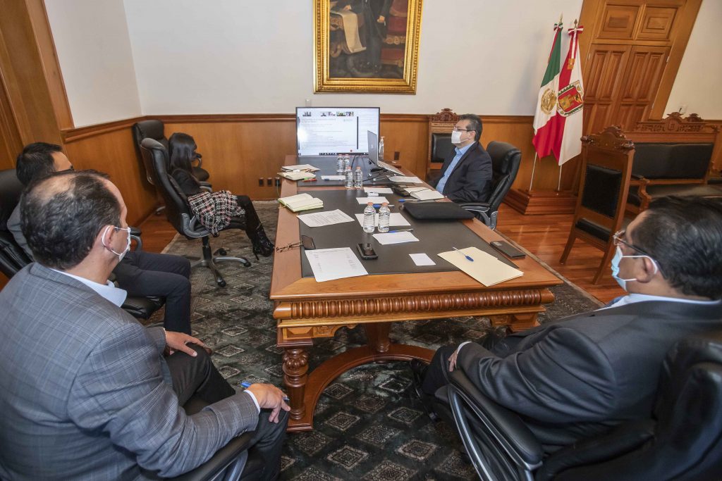 Marco Mena, CONAGO y funcionarios federales revisan estrategia para distribuir vacunas contra Covid-19 en los estados.