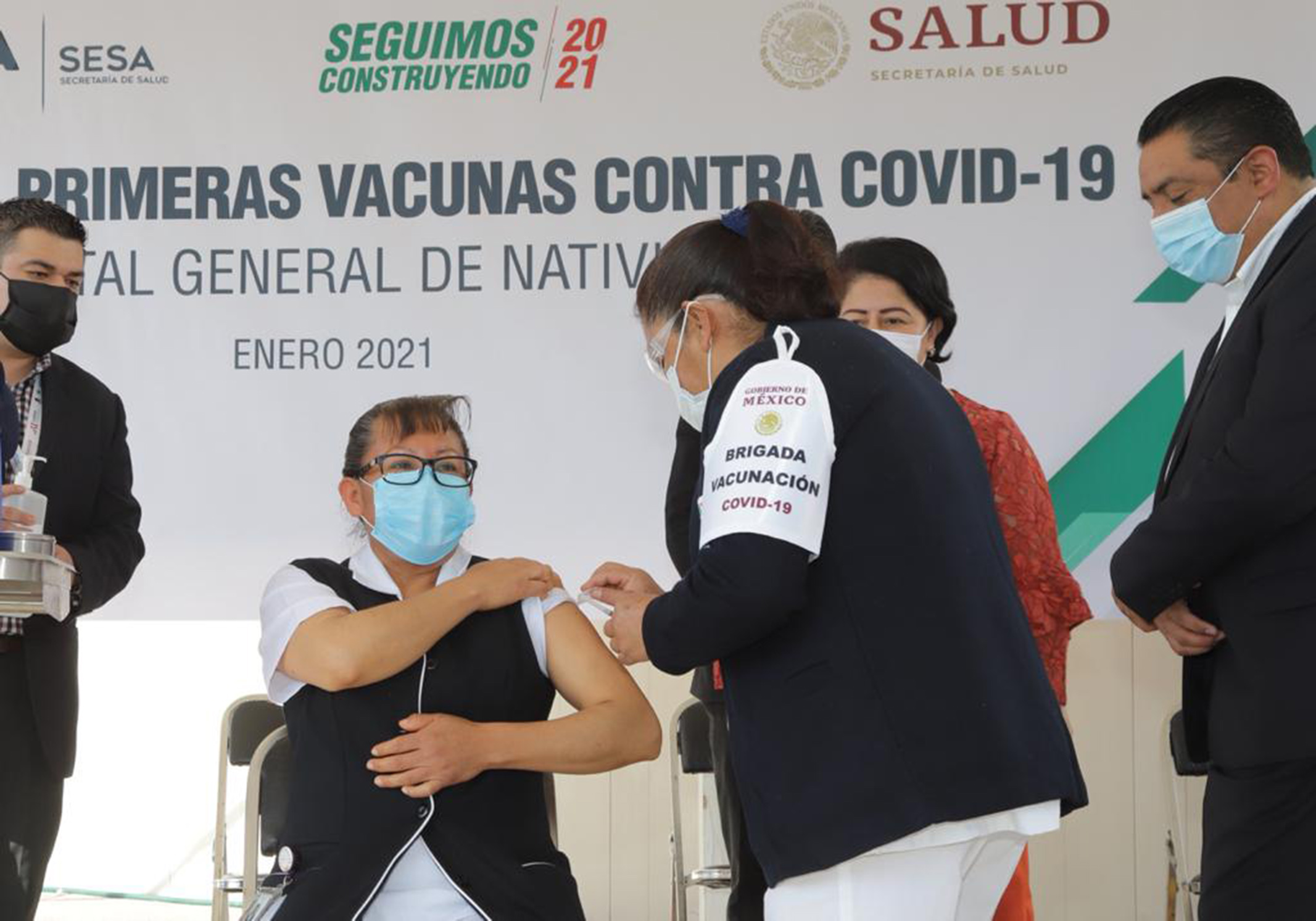 Inicia vacunación contra Covid-19 a personal médico de Tlaxcala: Marco Mena.
