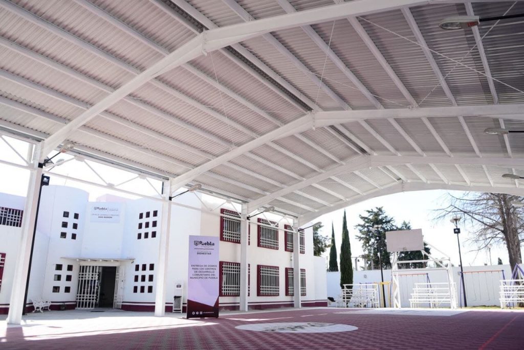 Ayuntamiento de Puebla entrega dos domos en las colonias San Ramón y SNTE para fomentar el desarrollo comunitario