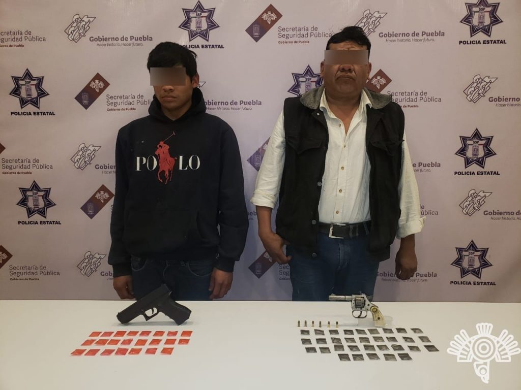 Policía Estatal detiene a dos hombres presuntamente dedicados al robo de vehículos en Tehuacán