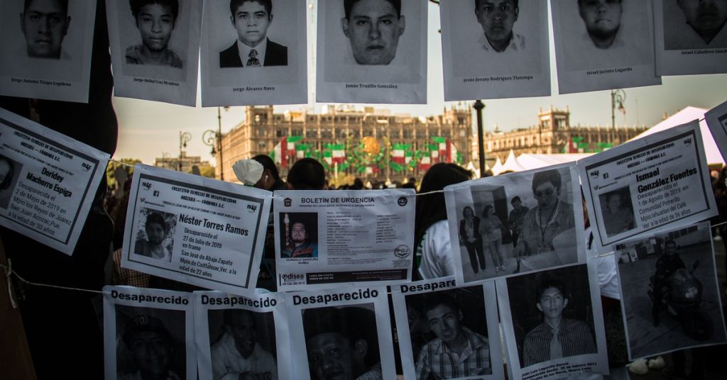 #LIBROIBERO Urge que universidades contribuyan con búsqueda de personas