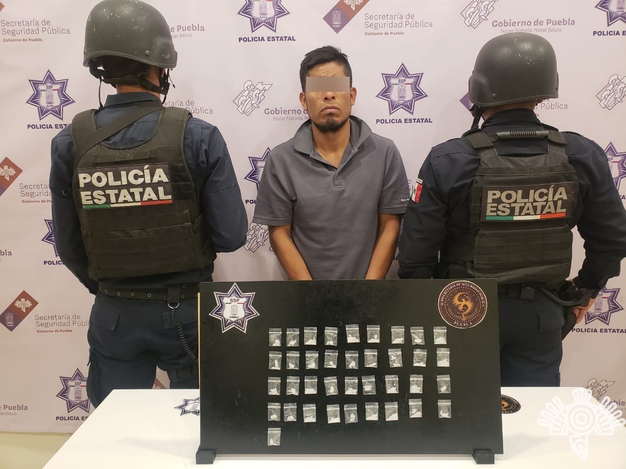 Policía estatal detiene a presunto distribuidor de drogas en Altepexi