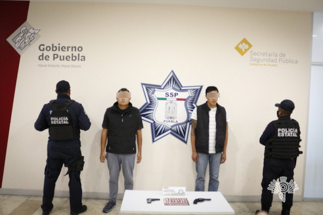 En Amozoc, detiene Policía Estatal a presuntos vendedores de armas