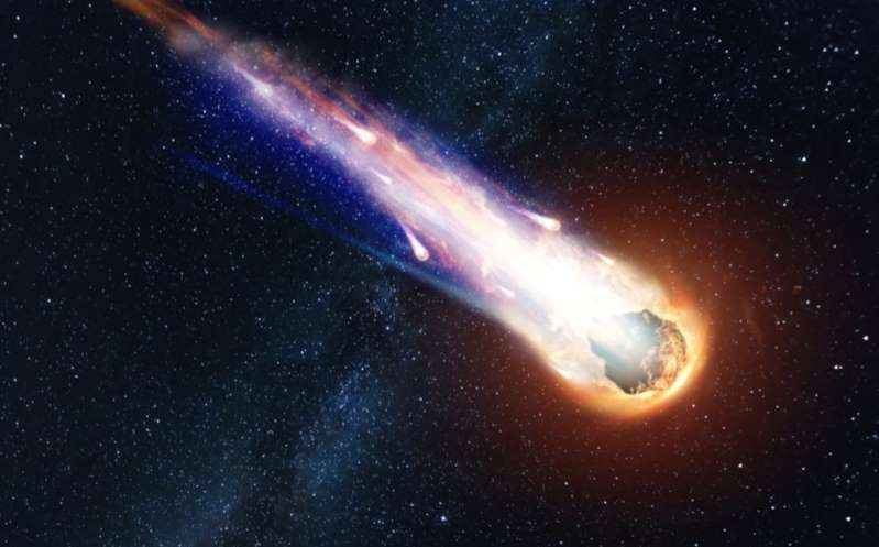 Captan increíble explosión de extraño meteorito en el cielo de Rusia