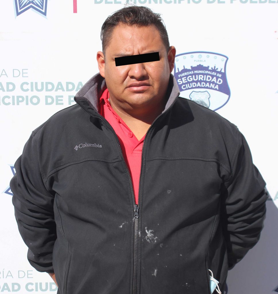 Mediante persecución, detuvo Policía Municipal de Puebla a hombre por robo de vehículo con mercancía.