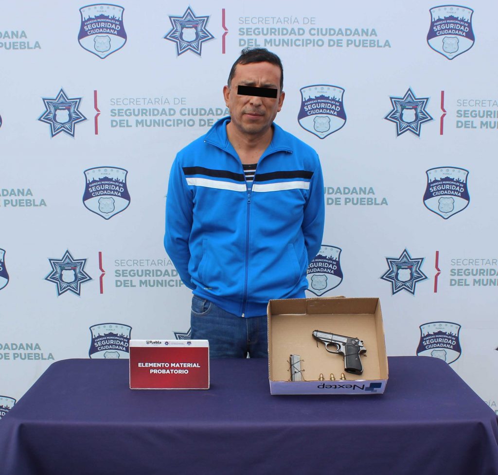  En San Jerónimo Caleras,detuvo Policía Municipal de Puebla a hombre por portación ilegal de arma de fuego.