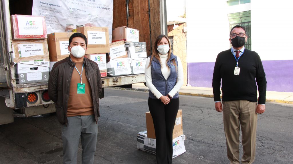 Entrega de apoyos a damnificados de Tabasco