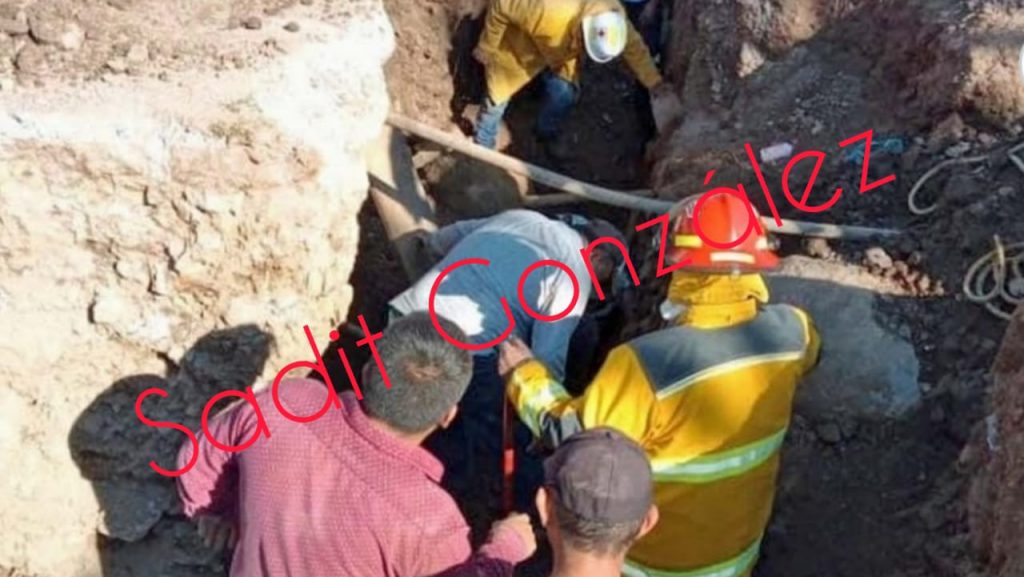 Quedó atrapado mientras hacía excavaciones en Huauchinango, pero sus compañeros le salvaron la vida