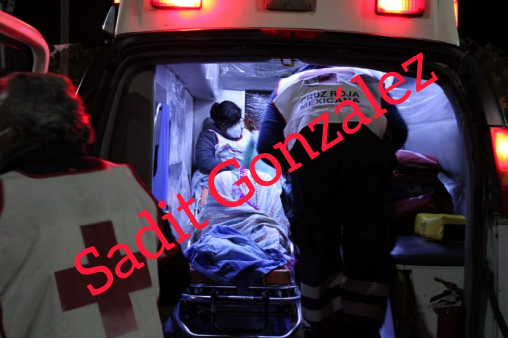 Mujer de Tehuacán no alcanzó a llegar al hospital y dio a luz en la ambulancia