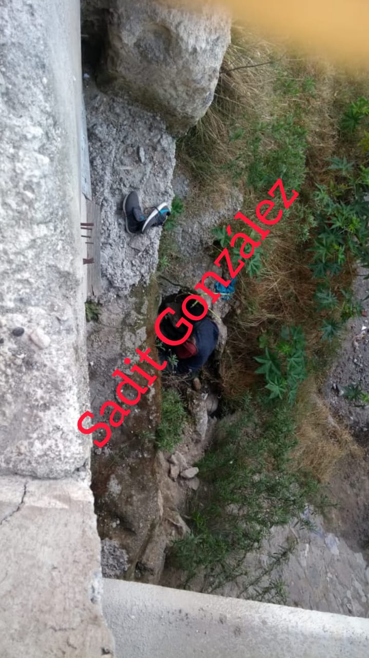 Encuentran cadáver al fondo de barranca en la Puebla-Orizaba