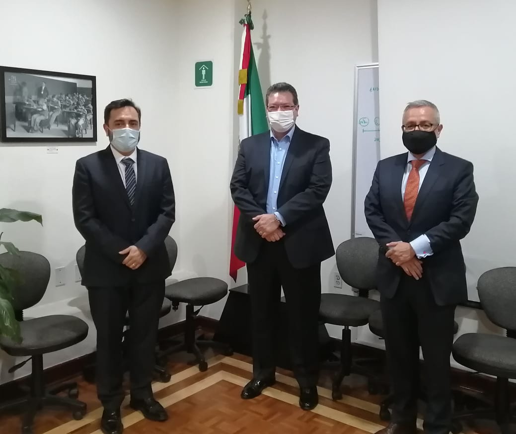 Marco Mena se reúne con el director del EPN y el funcionario de la SEP federal, Oscar Flores