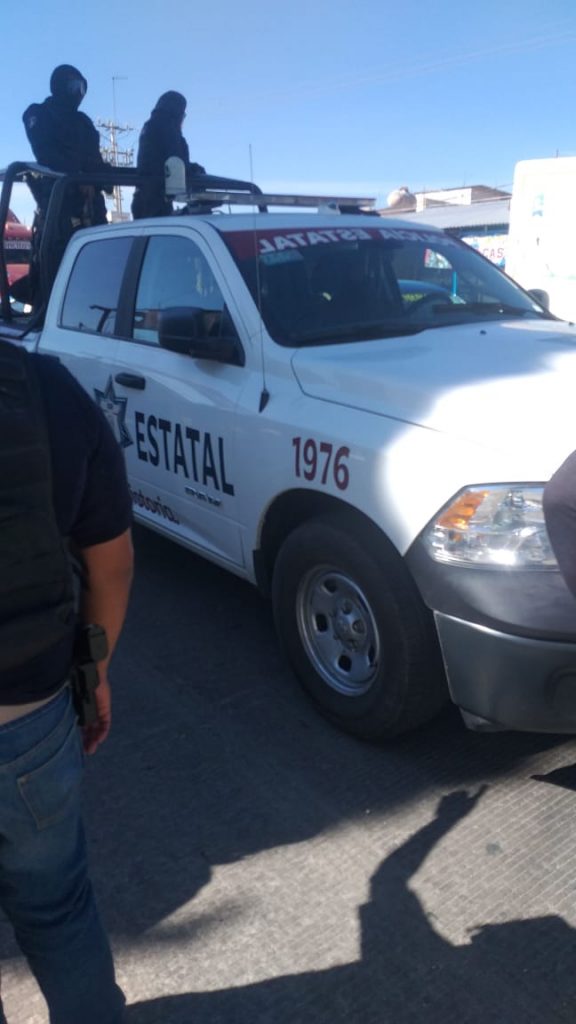 Se enfrentan policías estatales con taxistas de Amozoc
