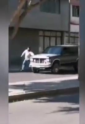 Video desde Puebla: En Tehuacán mujer provoca accidente, luego huye y deja un herido