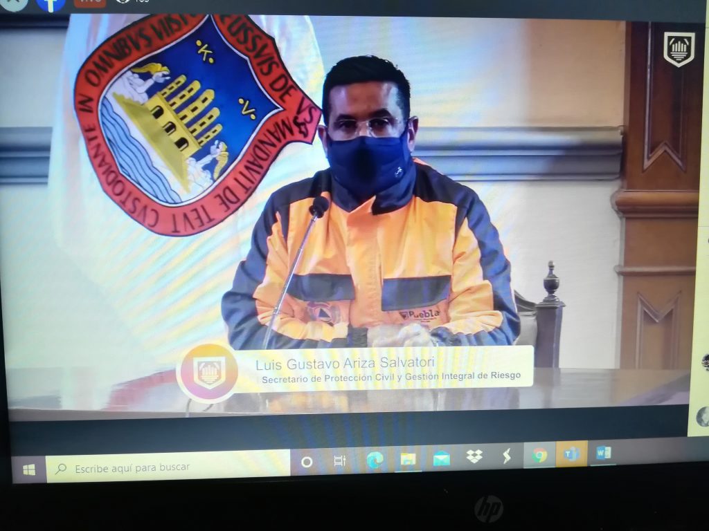 Video desde Puebla: Protección Civil municipal clausura negocio en la Calzada Zaragoza por no ser esencial ni vender juguetes, informó Gustavo Ariza