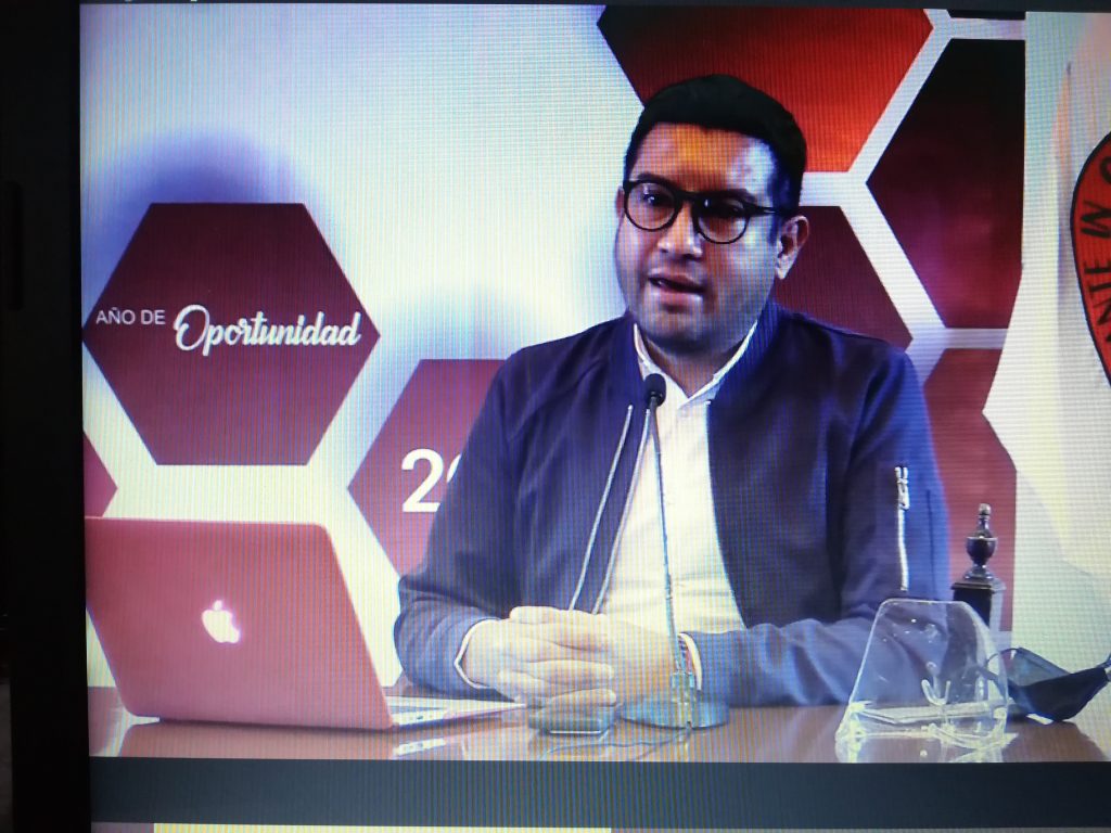 Video desde Puebla: Apenas el 33% de los semáforos está sincronizado, admitió Eduardo Covián