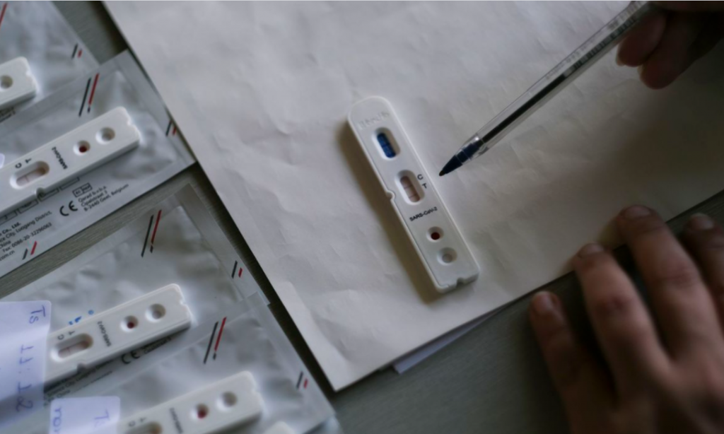 Brasil suma 8,1 millones de casos acumulados de COVID-19