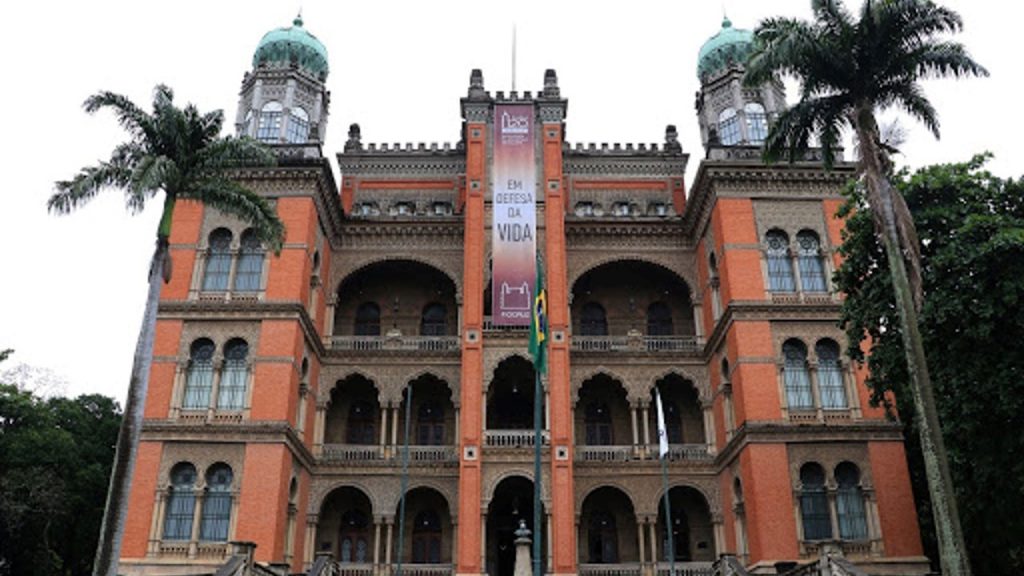 Fiocruz negocia envío anticipado de más dosis de la vacuna de Oxford