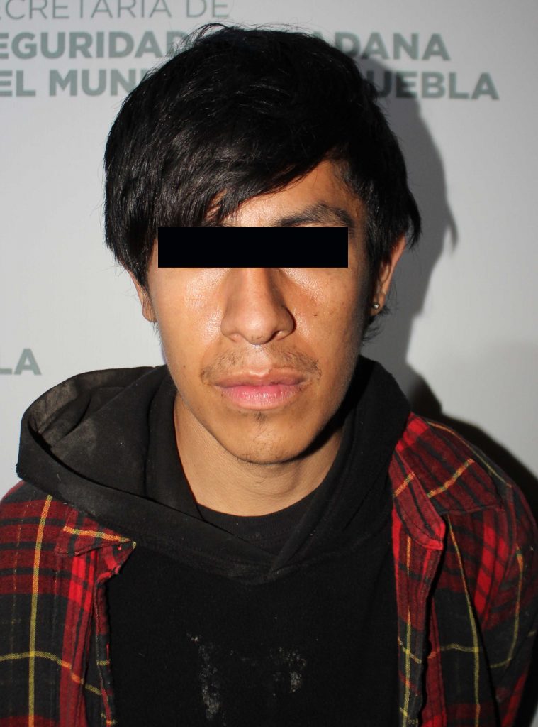 Frustró policía municipal de Puebla robo en agravio de una institución de educación superior; dos hombres fueron detenidos.