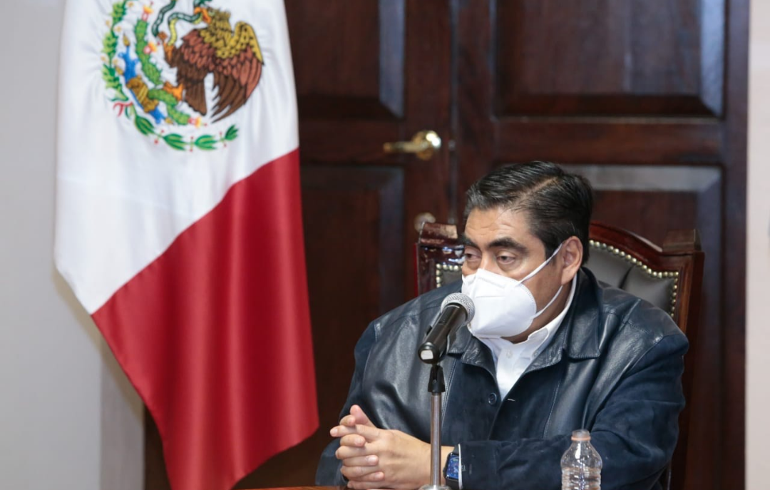 Video desde Puebla: Gobernador Barbosa sentenció que irán a la cárcel los políticos que hagan mal uso de vacunas