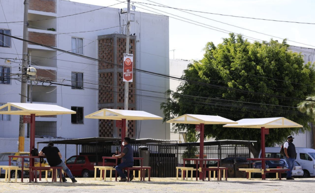 Ayuntamiento de Puebla entrega domo escolar y guarniciones en La Margarita 