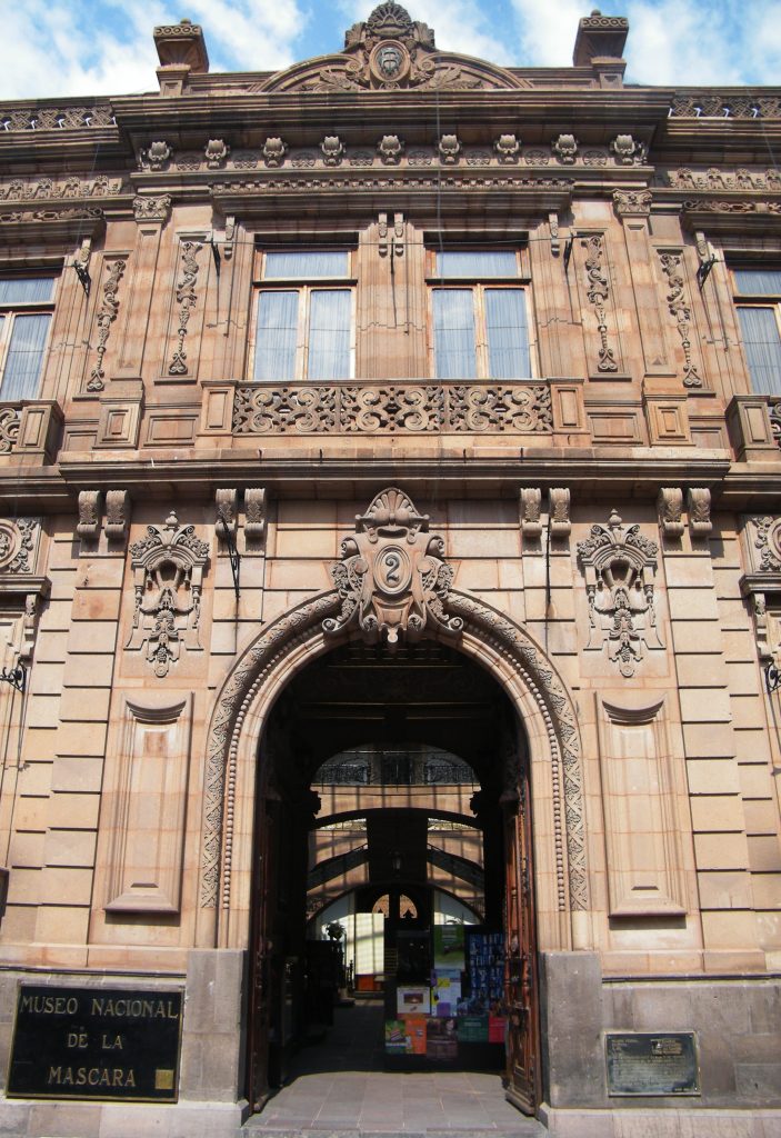 Palacio de Martí ahora Museo Nacional de la Máscara