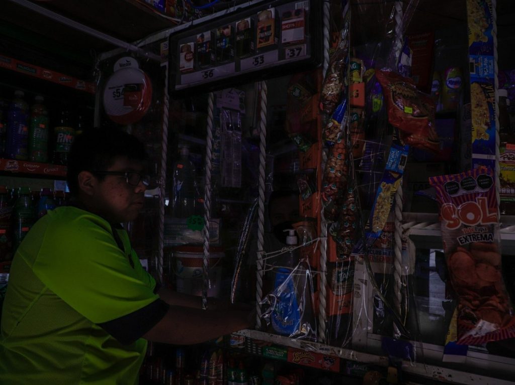 Más que un error, el documento falso de CFE sobre apagón: AMLO