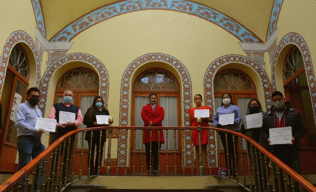 Entrega Secture constancias de capacitación a prestadores de servicios turísticos.