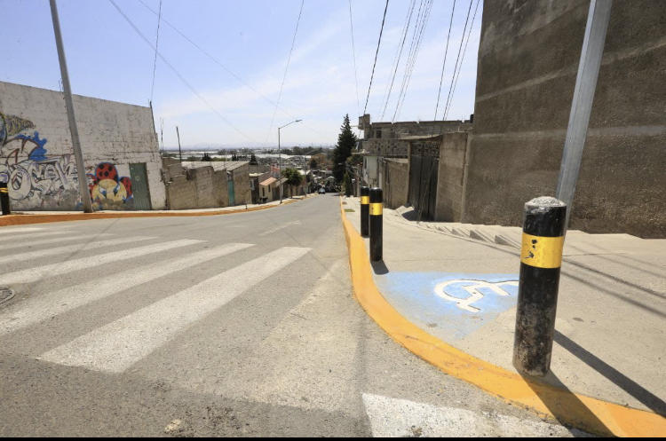 Ayuntamiento de Puebla rehabilita con concreto asfáltico avenida en San Pablo Xocimehuacan