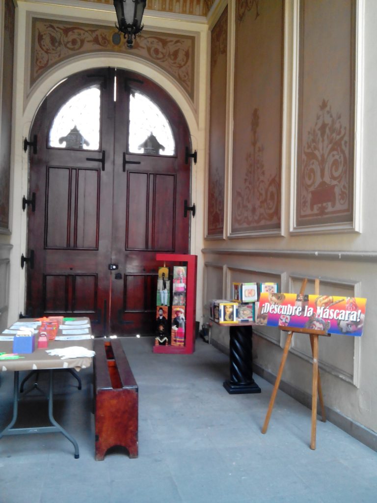 Área lúdico didáctica “De juego y máscaras”