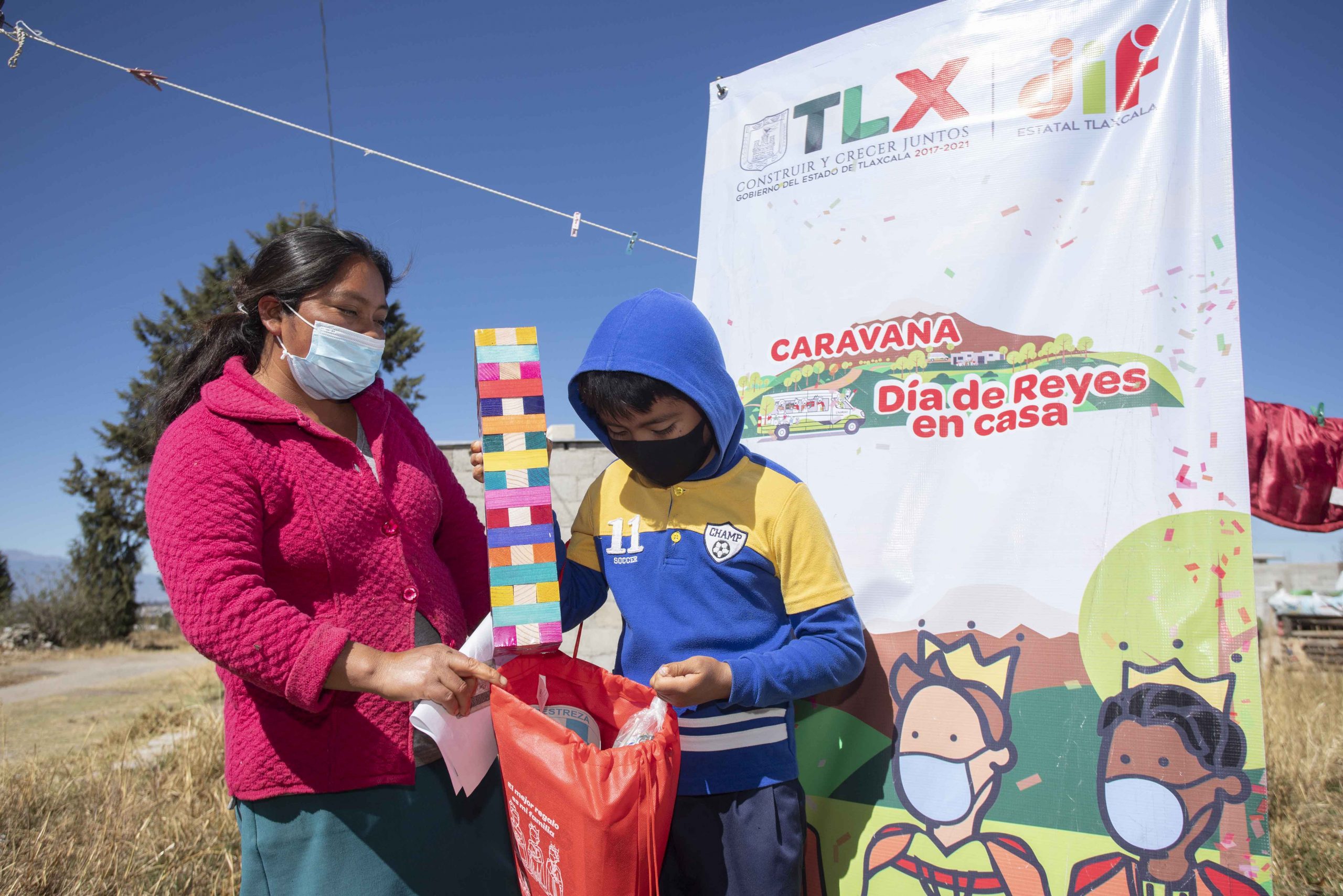 Desde Tlaxcala: Entregan DIF estatal y “Supérate” más de 4 mil juguetes.