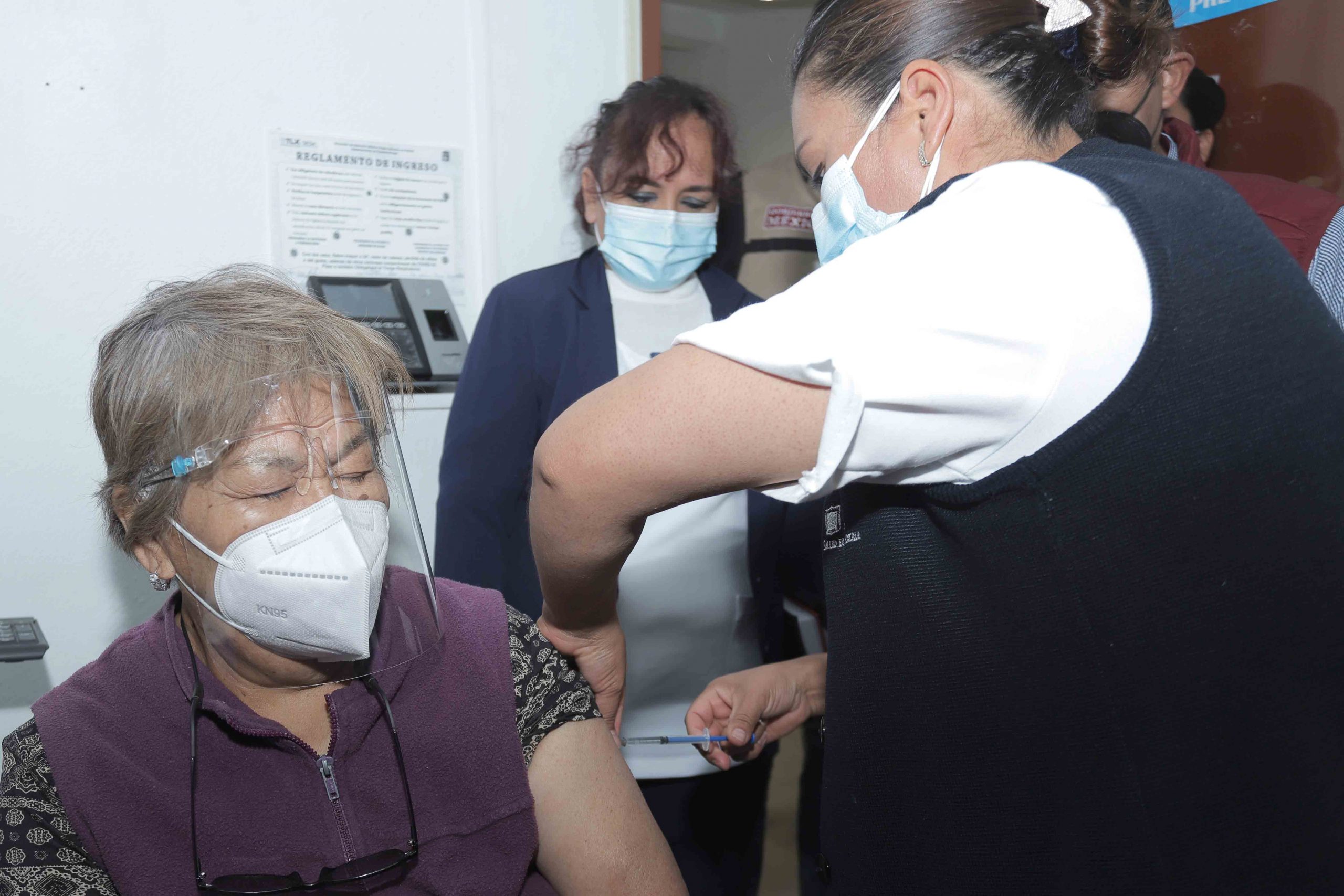 Desde Tlaxcala: Sesa comienza a vacunar contra el Covid a las personas de la tercera edad