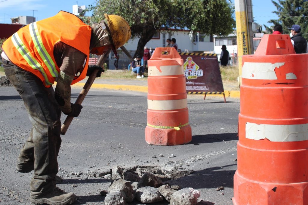 Con 20 cuadrillas, Ayuntamiento de Puebla mantiene atención al bacheo en la ciudad