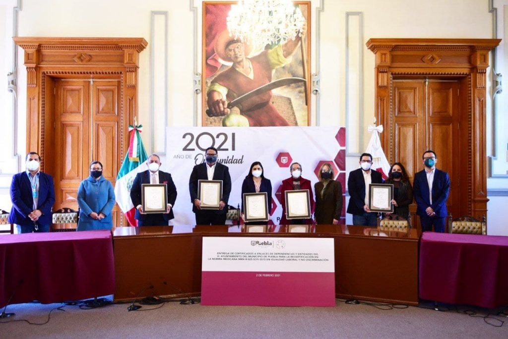 Reconocen a dependencias y enlaces de Ayuntamiento de Puebla por recertificación de Norma Laboral 2020