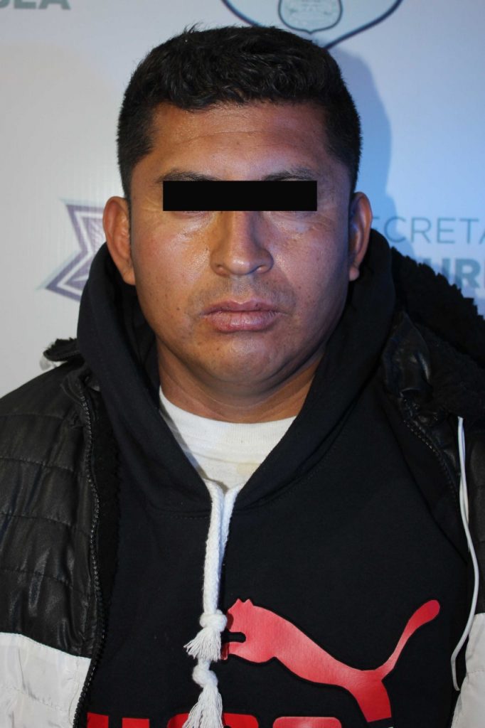 Atrapan a rateros por despojar de su auto a una mujer en la colonia Las Hadas