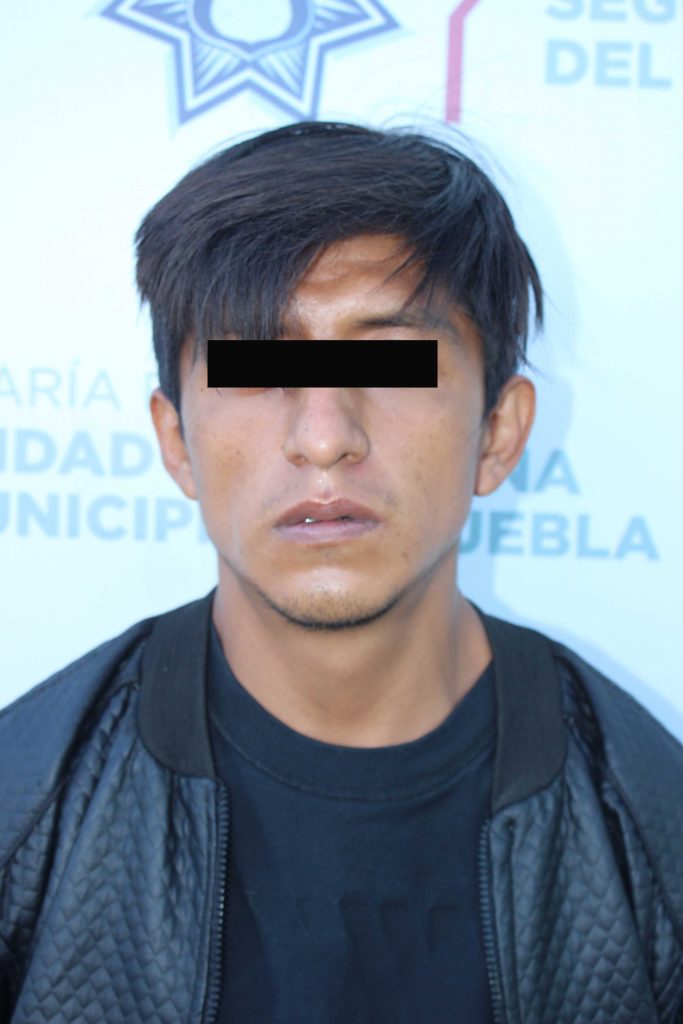Detuvo Policía Municipal de Puebla a dos hombres presuntamente dedicados al robo a repartidor.