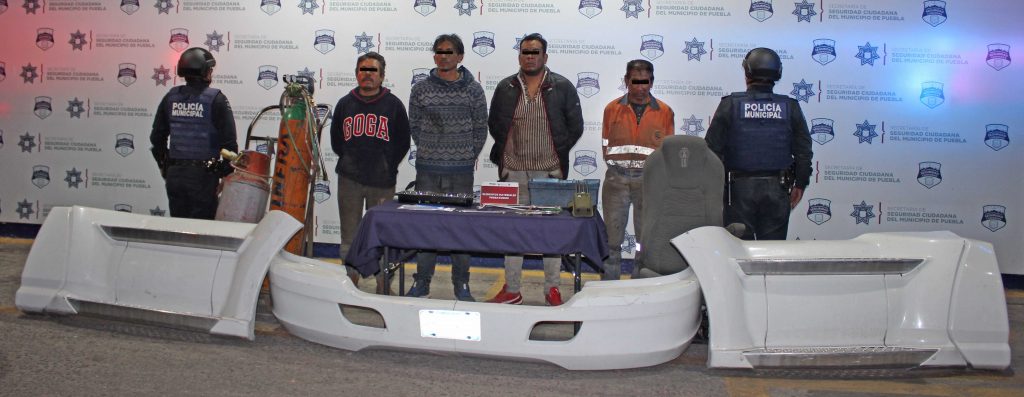 Desarticuló Policía Municipal de Puebla a banda presuntamente dedicada al robo y desmantelamiento de vehículos.