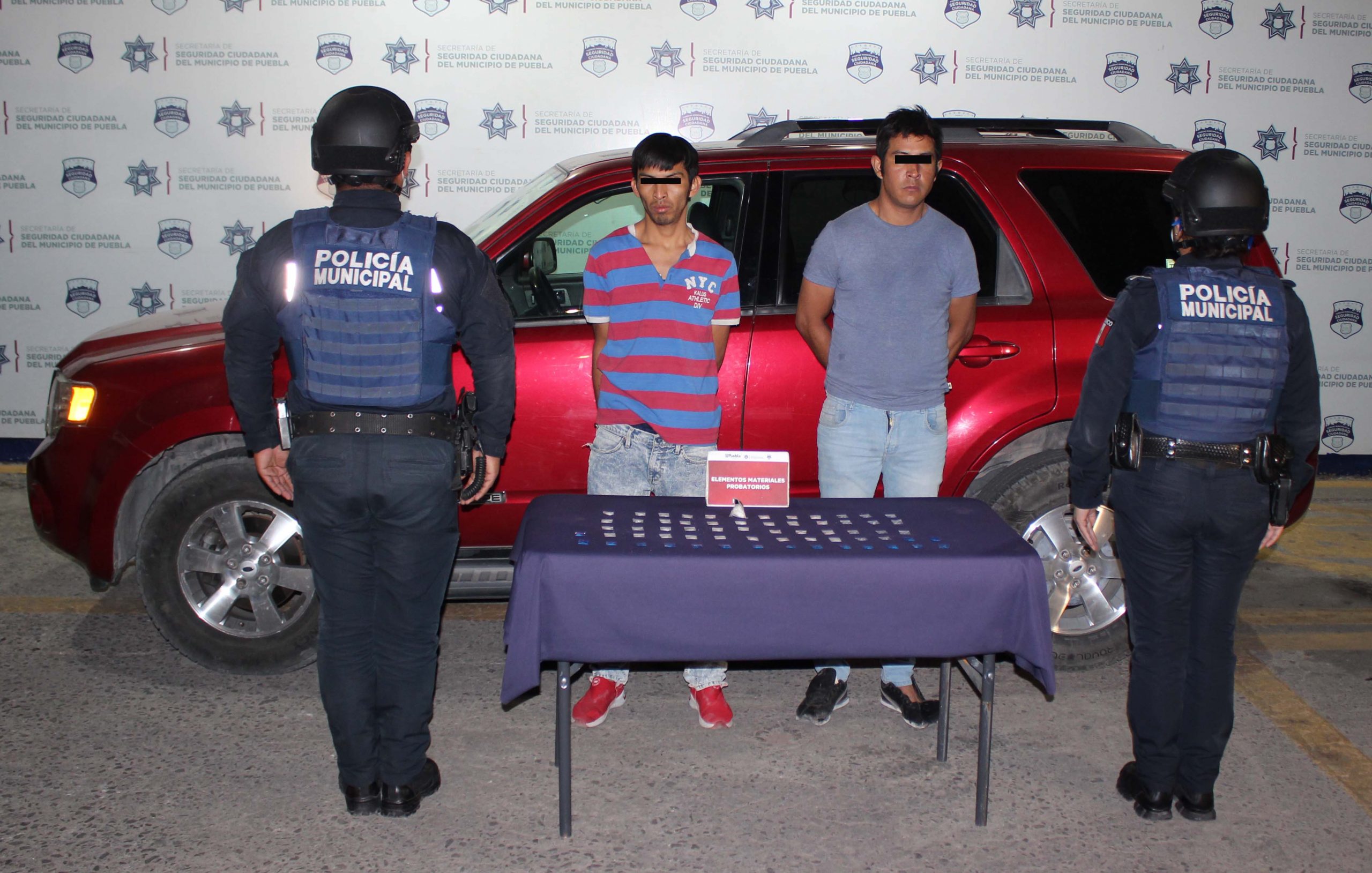 Detuvo Policía Municipal de Puebla a dos probables narcomenudistas.