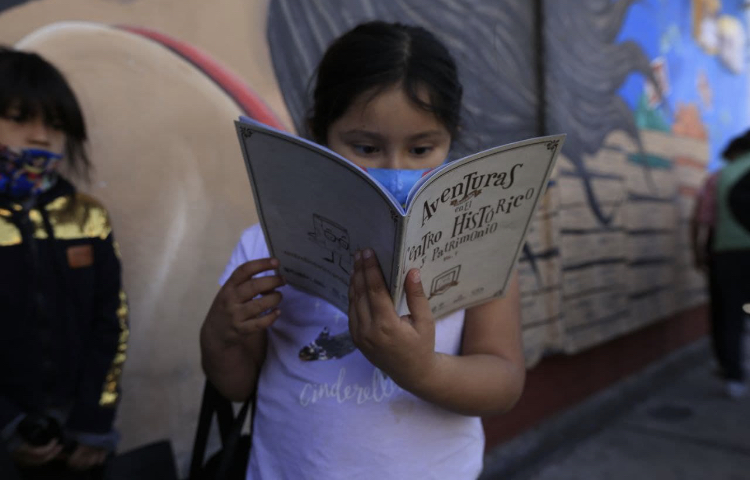 Ayuntamiento de Puebla entrega 100 de kits con material de educación patrimonial y nueva normalidad