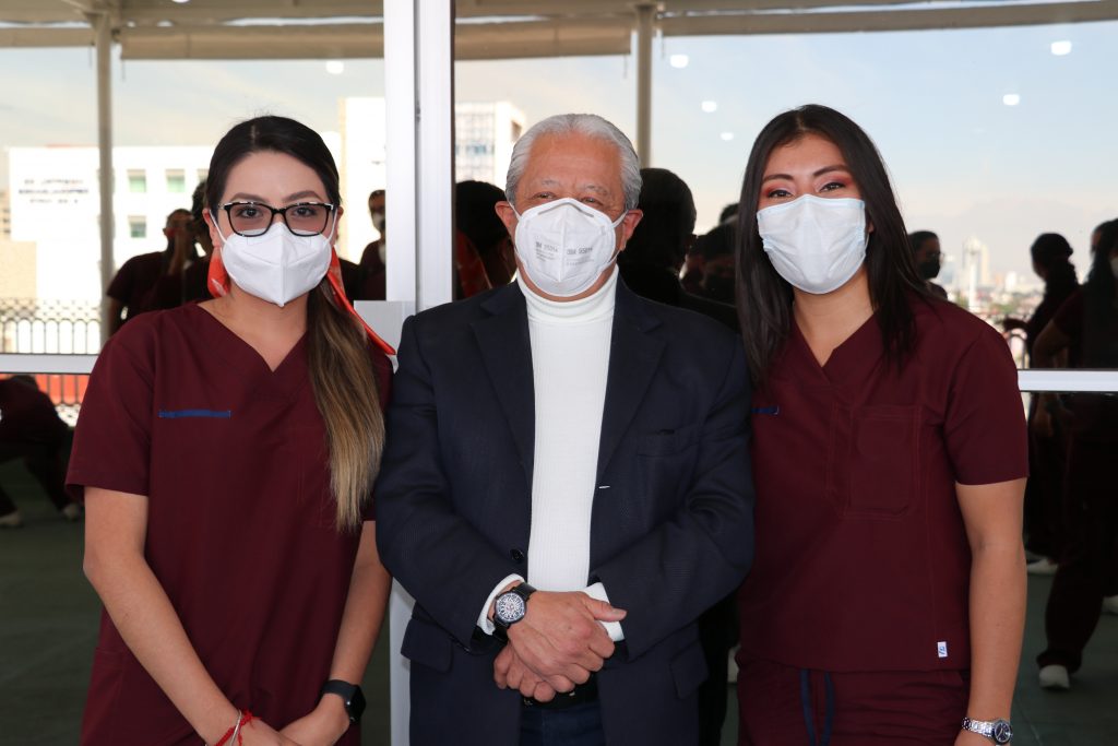 Incorpora ISSSTEP a 34 médicos residentes