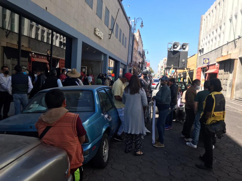 Nuevamente se manifiestan dueños de baños públicos; exigen reapertura