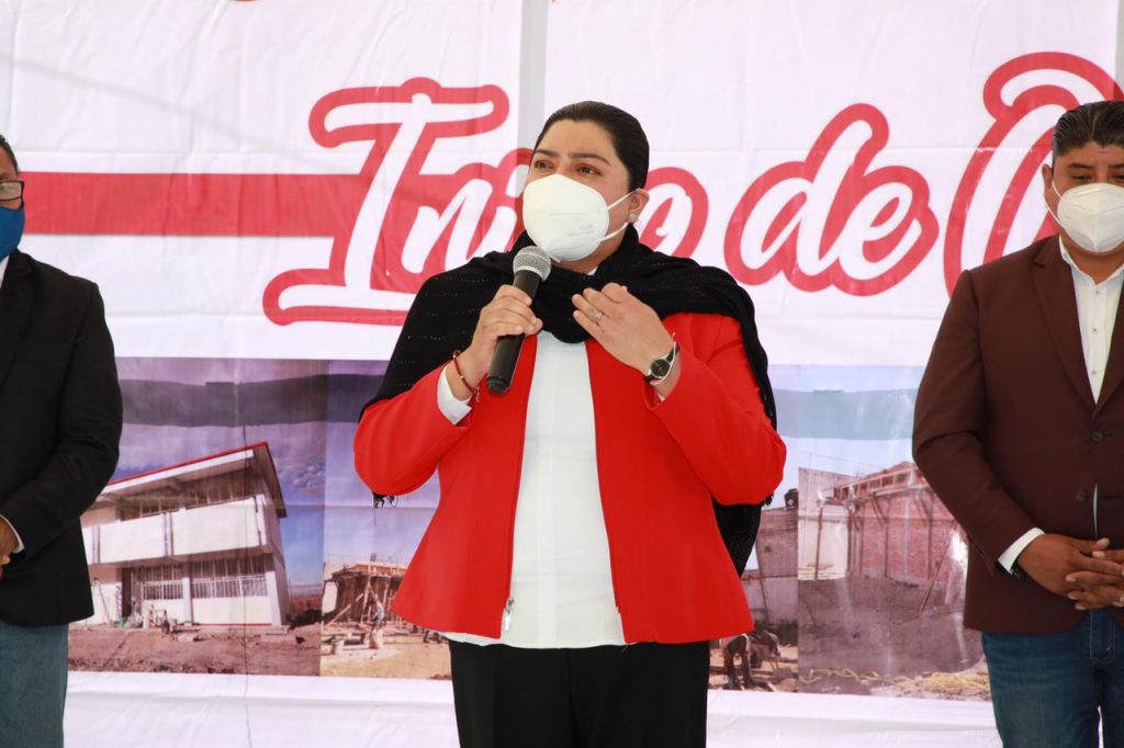 Desde San Andrés Cholula: Karina Pérez inicia obra en la telesecundaria Víctor Hugo en Concepción la Cruz