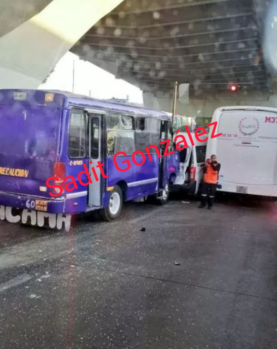 Colisión entre unidades del transporte público deja 4 lesionados en Arboledas de Guadalupe